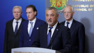 Валери Симеонов няма да подава оставка, ще чака решение на политическия съвет