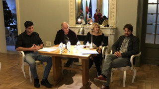 Звезди от Народния четат в къщата на Буров 