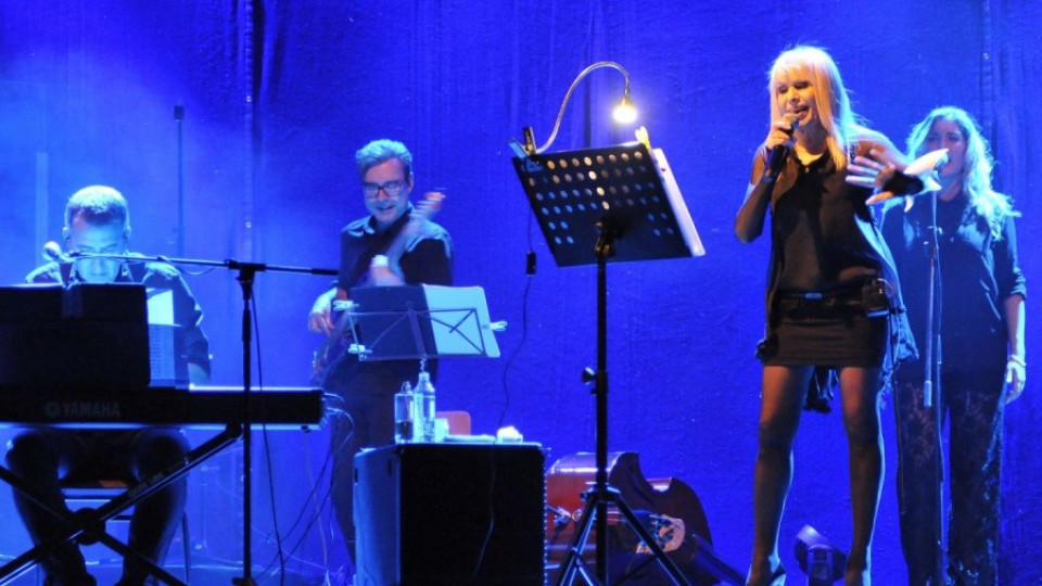 Лили Иванова ще пее три пъти пред изцяло разпродадени зали | StandartNews.com