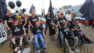 Два законопроекта за личната помощ минаха на първо четене в парламента