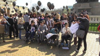 Осми пореден ден на протест на майките на деца с увреждания