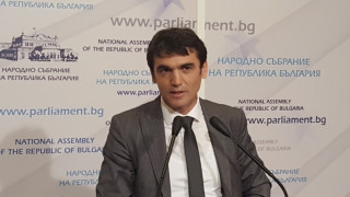Андон Дончев: Агенцията за българите в чужбина има твърде големи права