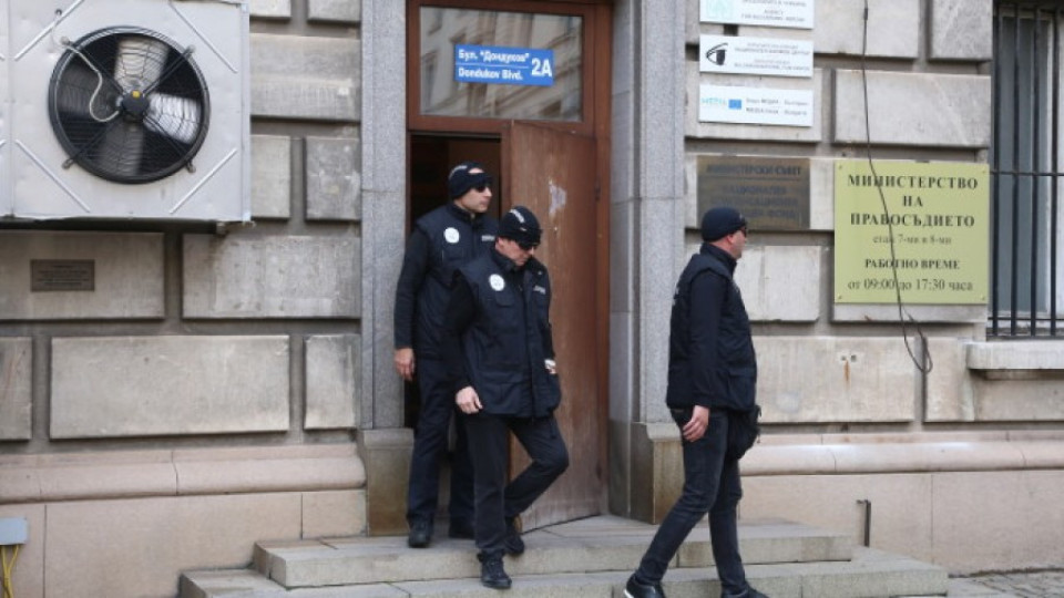 Съдът решава днес за задържаните от Агенцията за българите в чужбина | StandartNews.com