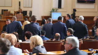 В пленарната зала има кворум! Парламентът започна работа