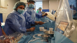 За първи път в България екипът на проф. Иво Петров коригира безкръвно силно увредена митрална клапа на пациент със сърдечна недостатъчност