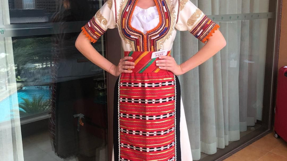 Калина Митева с шопска носия в Китай | StandartNews.com