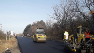 Все още ремонтират участъци от пътя София-Перник през Владая