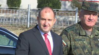 Радев с вето върху данъка за старите коли