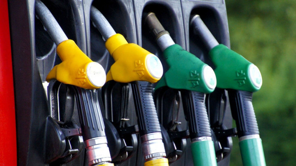 Литър бензин А95 на места падна до 2 лева | StandartNews.com
