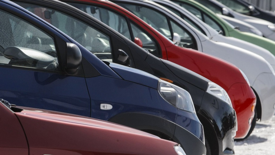 С 200 коли по-малко купени у нас през октомври | StandartNews.com
