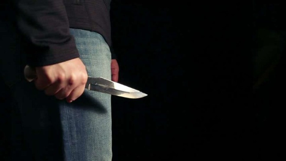Мъж почина, намушкан с нож във влак край Вакарел | StandartNews.com