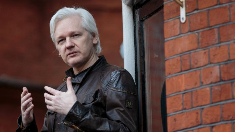 Повдигнаха обвинение срещу основателя на „Уикилийкс“ | StandartNews.com