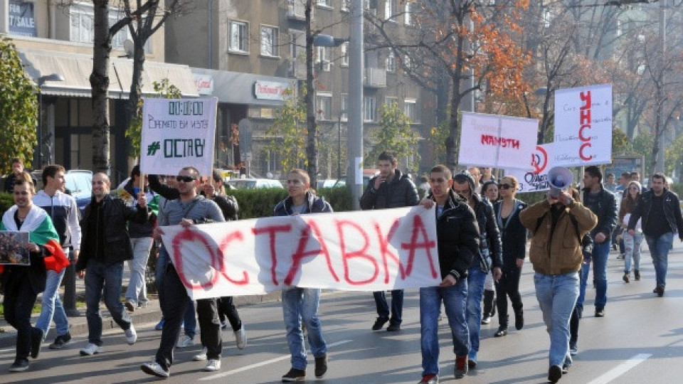 Полицията привика организатор на протестите в Бургас | StandartNews.com