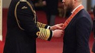 Том Харди получи Орден от принц Чарлз