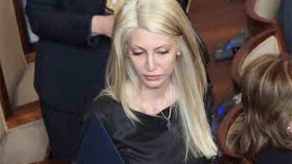 Блондинка от "Атака" гори заради Валери Симеонов | StandartNews.com