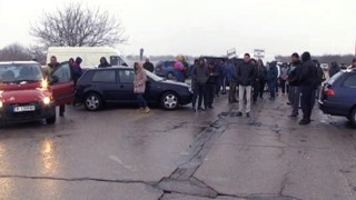 Петдесетина протестиращи затвориха  пътя Русе - Кубрат