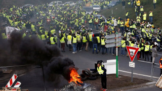 Над 400 пострадаха при протестите във Франция