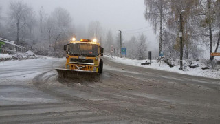 Шофьорите да внимават - сняг по пътицата