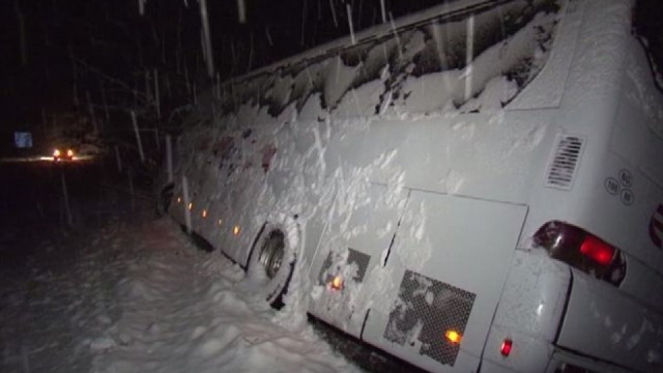 Автобус пропадна в канавка край Севлиево | StandartNews.com