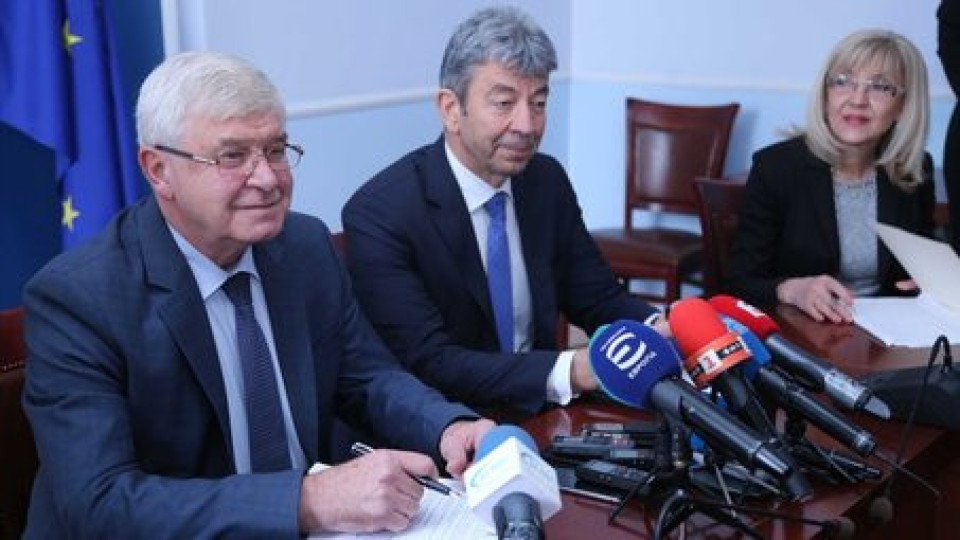 Ананиев подписа договор за 280 нови линейки | StandartNews.com