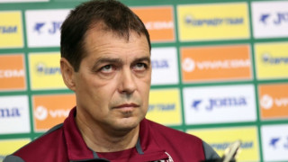 Хубчев чака играчи на проби в Левски