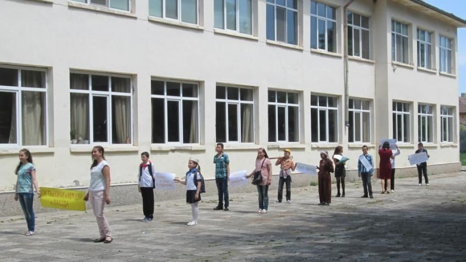 Два класа възрастни тръгват на училище в Дулово | StandartNews.com