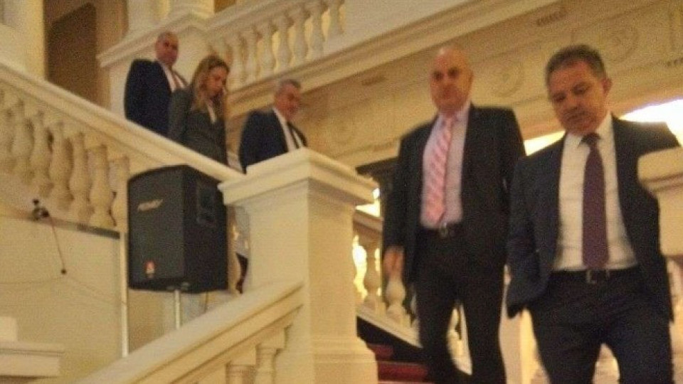 Николова  в парламента за среща с НФСБ (ОБНОВЕНА) | StandartNews.com