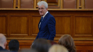 Аталай: Не правете политика на инат