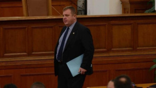 Каракачанов: Никой не е заключвал Валери Симеонов