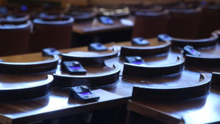 Парламентът ще заседава извънредно на 27 ноември