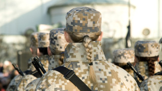 Жена генерал застава на чело на словенската армия