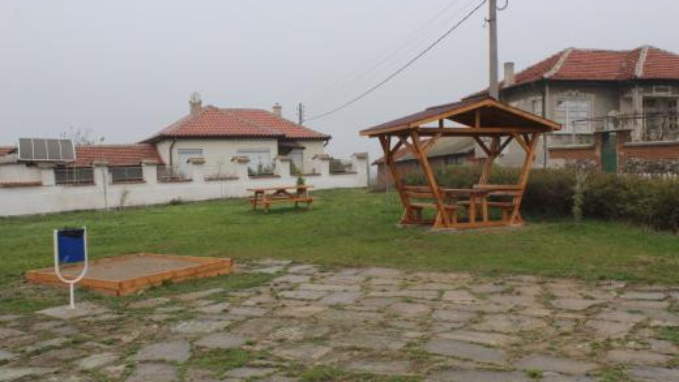 Откриха кът за отдих в село Брягово | StandartNews.com