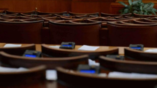 Обезщетенията за майчинство и безработица замръзват