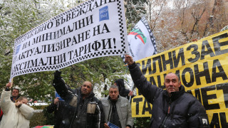 50 таксиджии искат минимални тарифи