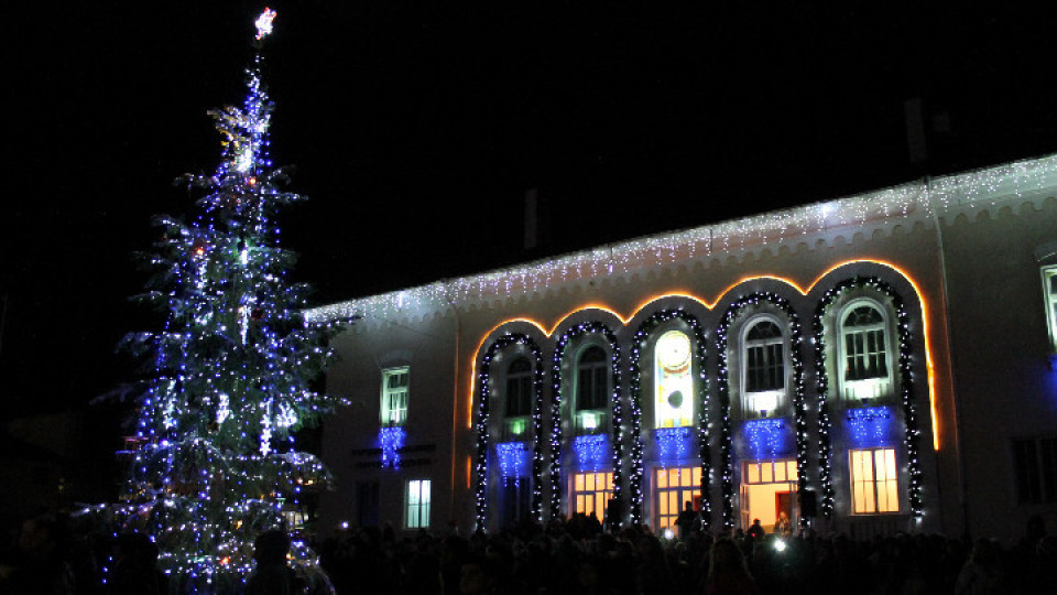 Коледните светлини в Царево грейват тази вечер | StandartNews.com