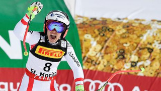 Австрийка спечели първото спускане за сезона