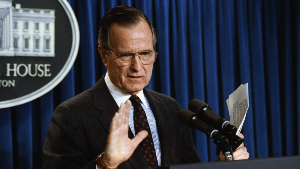 Излагат тялото на Буш-старши за поклонение на Капитолия | StandartNews.com
