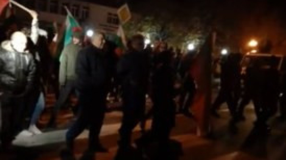 Протест в Кресна бави цял час трафика към Гърция | StandartNews.com