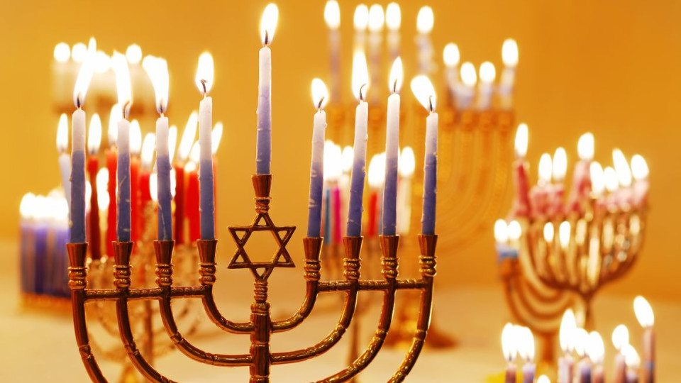 Евреите у нас запалиха първата свещ на Ханука | StandartNews.com