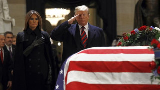 Тръмп се поклони пред покойния Буш-старши
