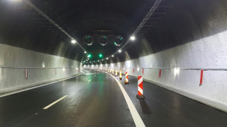 Строителният министър инспектира тунел „Витиня”