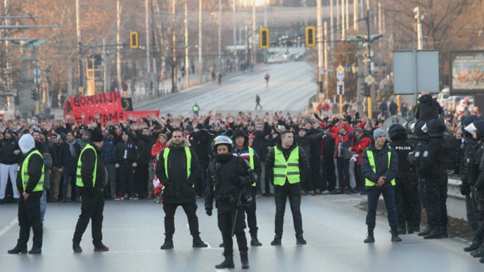 Феновете на ЦСКА с мирно шествие | StandartNews.com