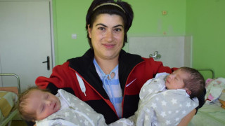 Петя роди първия близнак  в Бутан, а втория -в Козлодуй