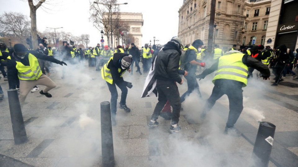 Макрон с обръщение след протестите в Париж | StandartNews.com