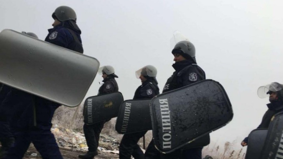 Старозагорско село осъмна под полицейска блокада | StandartNews.com