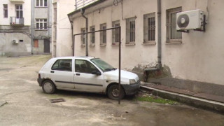 Софиянци зазидаха кола на съседка инвалид