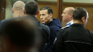 Докараха Миню Стайков с линейка в съда