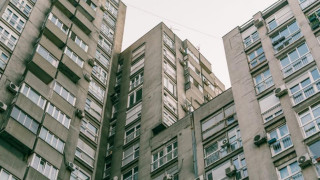 62% от младите българи живеят в пренаселени жилища