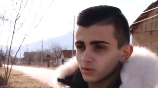 Момче от дом за сираци изпраща помощи за възрастни