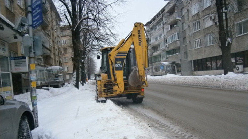 Над 170 снегопочистващи машини са на терен в София | StandartNews.com